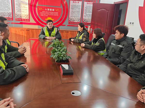 堅守暢途護(hù)新程 保定收費(fèi)站元旦保通保暢圓滿收官(霍春曉)_副本.jpg